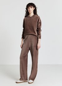 Felpa con cappuccio in velluto a coste marrone e pantaloni abbinati con vestibilità comoda. Tessitura a coste, maniche lunghe, cappuccio con coulisse e design a gamba larga.