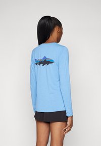 Patagonia DAILY GRAPHIC WATERS - Μπλούζα με μακριά μανίκια - abundant blue