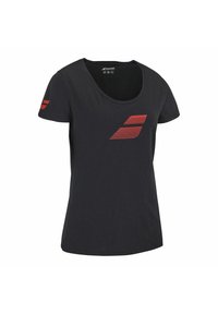 Maglietta nera in cotone con maniche corte, scollo a barca e logo a strisce rosse sulla parte anteriore e sulla manica sinistra. Tessuto morbido, vestibilità casual.