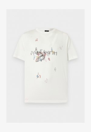 Valkoinen lyhythihainen T-paita, jossa monivärisiä paperiliitin kuvioita, jotka muodostavat sanan "PREMIUM" edessä keskellä.