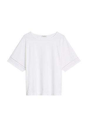 Weißes T-Shirt mit kurzen Ärmeln und Rundhalsausschnitt, weiten Ärmeln und dezenten Nahtdetails nahe den Bündchen, auf weißem Hintergrund dargestellt.
