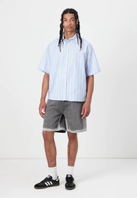 Pal Sporting Goods CLUB HOUSE MEMBERS - Košeľa - striped blue