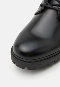 Pier One Snørestøvletter - black