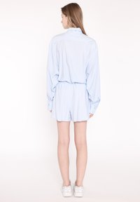 Glamorous STRIPE SIDE SPLIT SHORTS - Shorts - light blue stripe