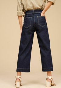 Next DOUBLE BUTTON CROPPED WIDE LEG - Alt laienevad teksad - rinse blue