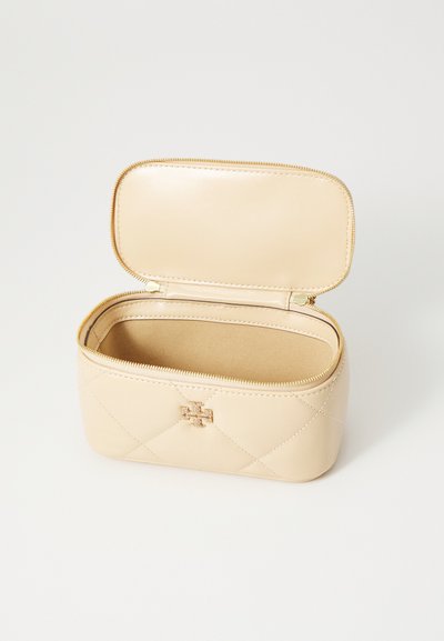 Tory Burch KIRA PAVE LOGO DIAMOND QUILT VANITY CASE - Mosózsák - vanilla