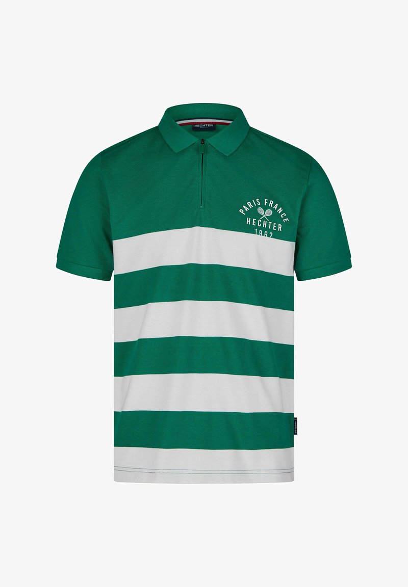 Polo en coton vert avec des rayures horizontales blanches, manches courtes et col zippé. Présente le logo "Paris France Hechter 1962".