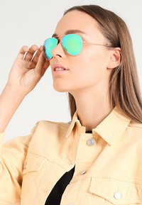 Ray-Ban AVIATOR LARGE UNISEX - Occhiali da sole - goldfarben/grün