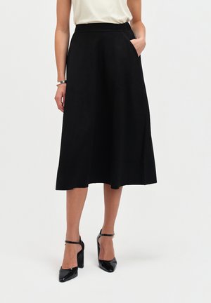 - Spódnica trapezowa