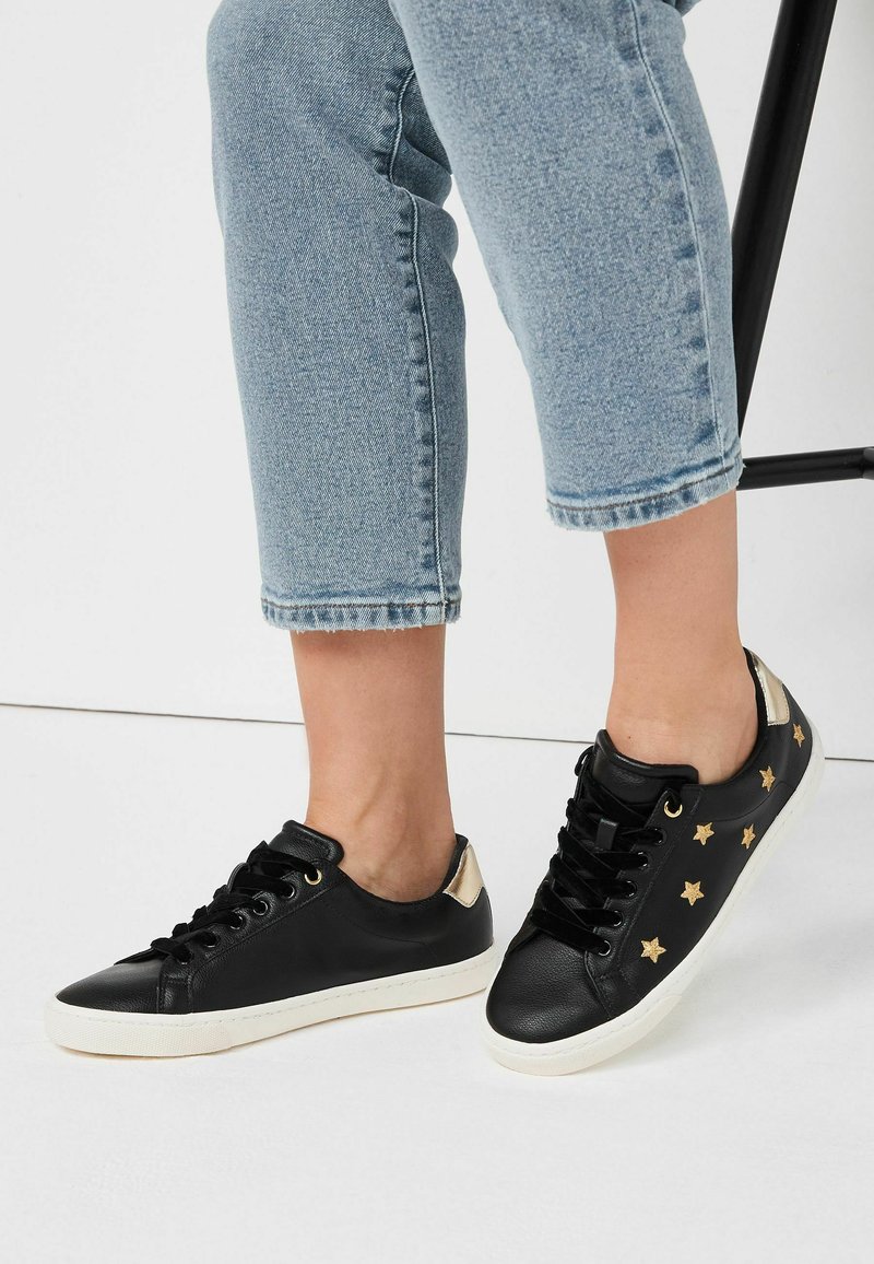 Next FOREVER COMFORT EMBROIDERED STAR WIDE FIT Sneakers black gold