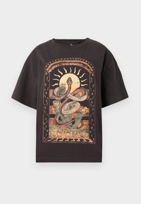 LUZ SOLAR HERITAGE TEE - T-shirts med print - washed black