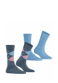 Dwie pary skarpet: jedna ciemnoniebieskateksturalna para z wielokolorowym wzorem w romby, oraz jedna jednolita jasnoniebieska para.