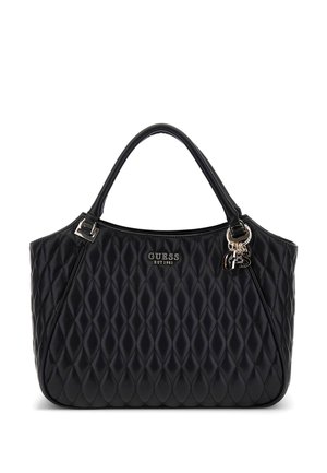 Zwarte, gewatteerde leren handtas met dubbele handvatten, zilveren GUESS-logo en decoratieve metalen bedels aan de voorkant.