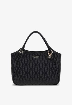 Borsa a tracolla in pelle trapuntata nera con doppio manico, logo GUESS in argento e decorativi ciondoli in metallo sulla parte anteriore.