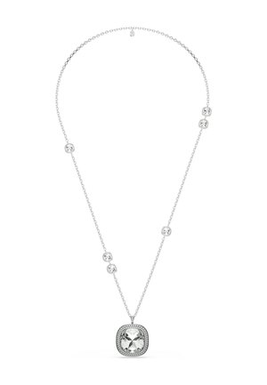 Collar de plata con cristales redondos distribuidos uniformemente en la cadena y un gran colgante de cristal cuadrado rodeado de cristales más pequeños en el centro.