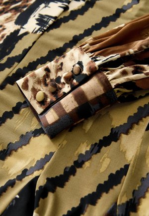 Next REGULAR FIT - LONG SLEEVE CUFF - Vestito casual - brown spliced animal print