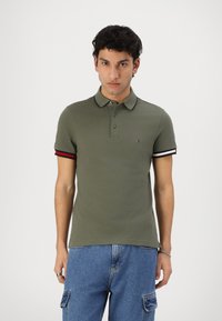 Tommy Hilfiger FLAG CUFF  - Polo - battle green