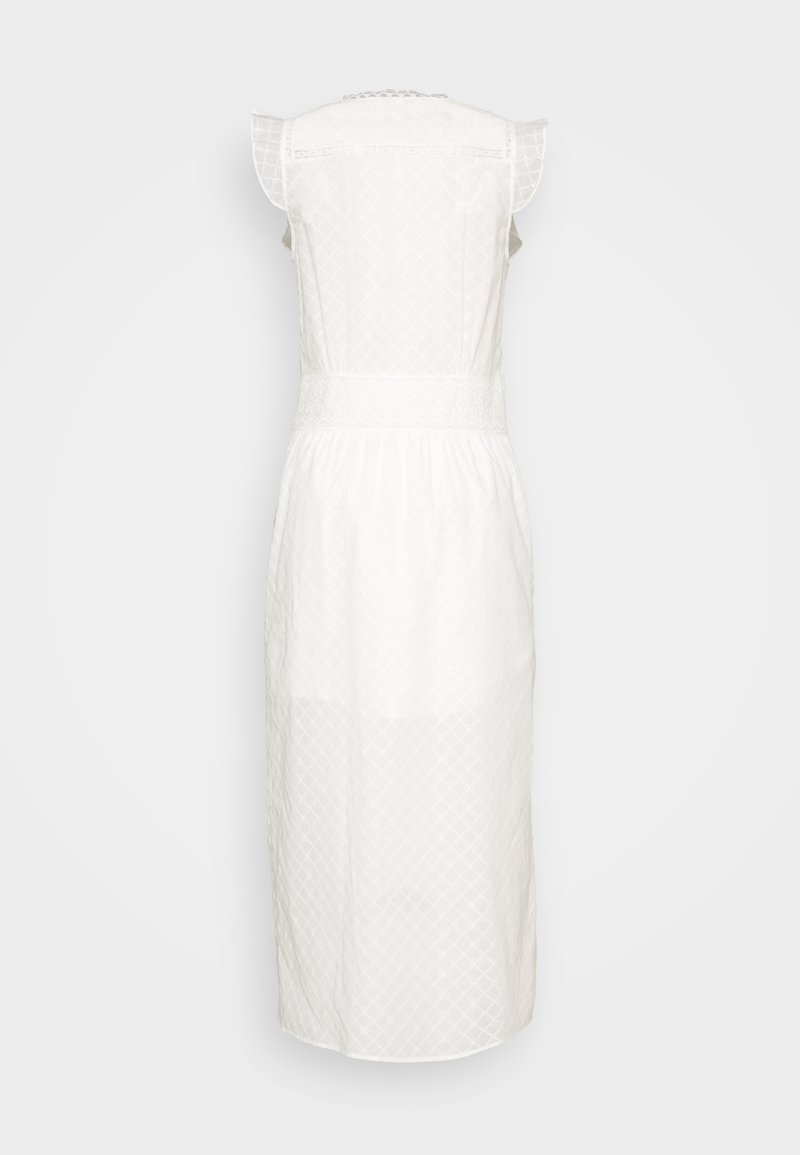 Weißes Midikleid aus strukturiertem Stoff mit einem Diamantmuster. Hat kurze Ärmel, eine taillierte Taille und einen fließenden Rock.