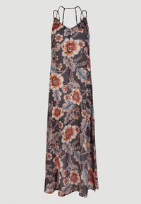 Długa kwiecista sukienka z ciemnego materiału, ozdobiona wyrazistymi pomarańczowymi i niebieskimi wzorami kwiatowymi, z regulowanymi ramiączkami i guzikiem przy dekolcie.