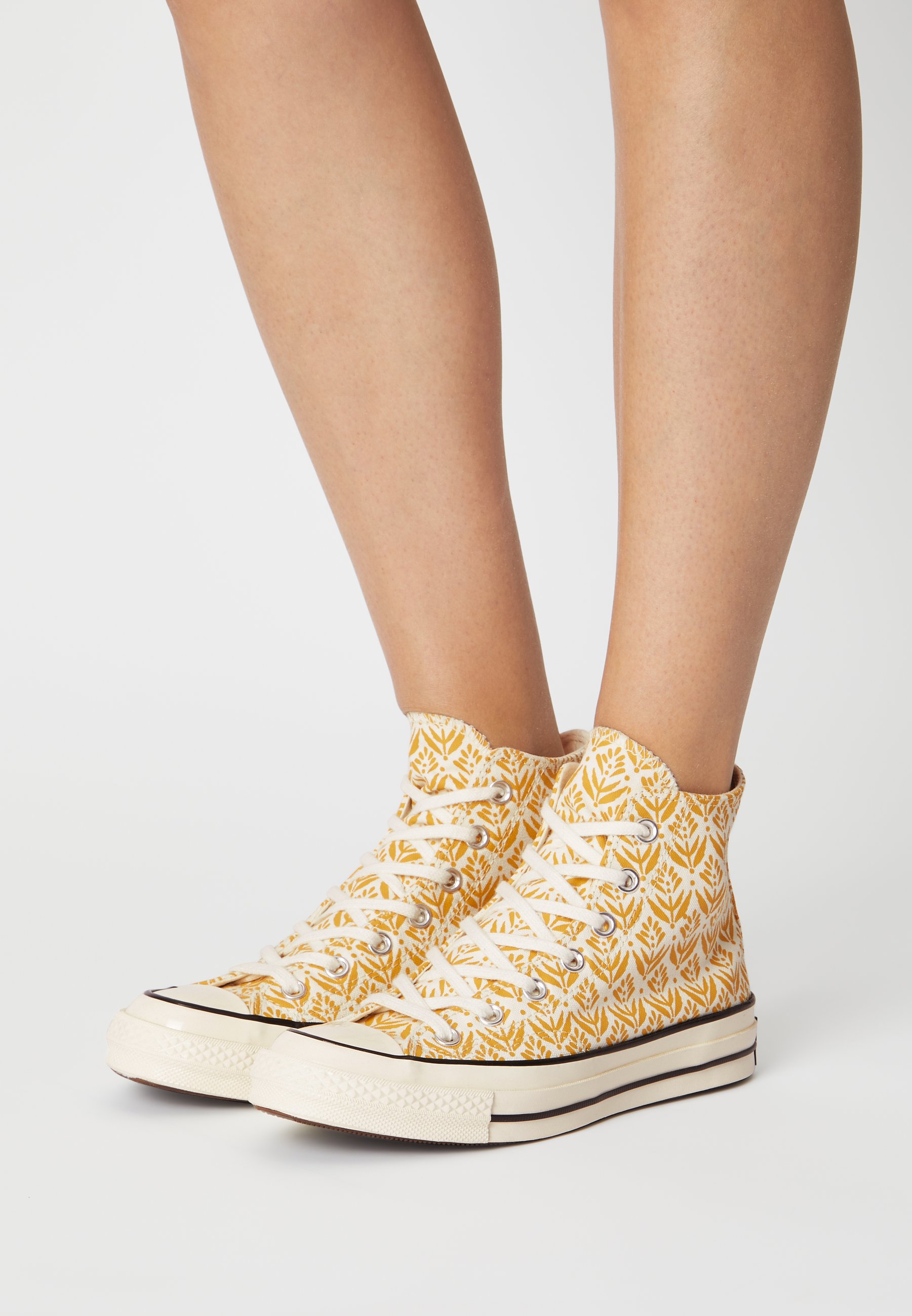converse gold