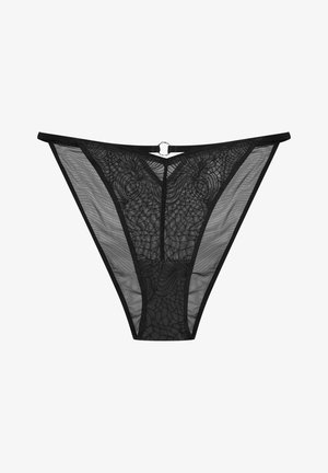 Czarny koronkowy thong z prześwitującego materiału, skomplikowanymi kwiatowymi wzorami, V-kształtnym designem i małym metalowym pierścionkiem umieszczonym na środku.
