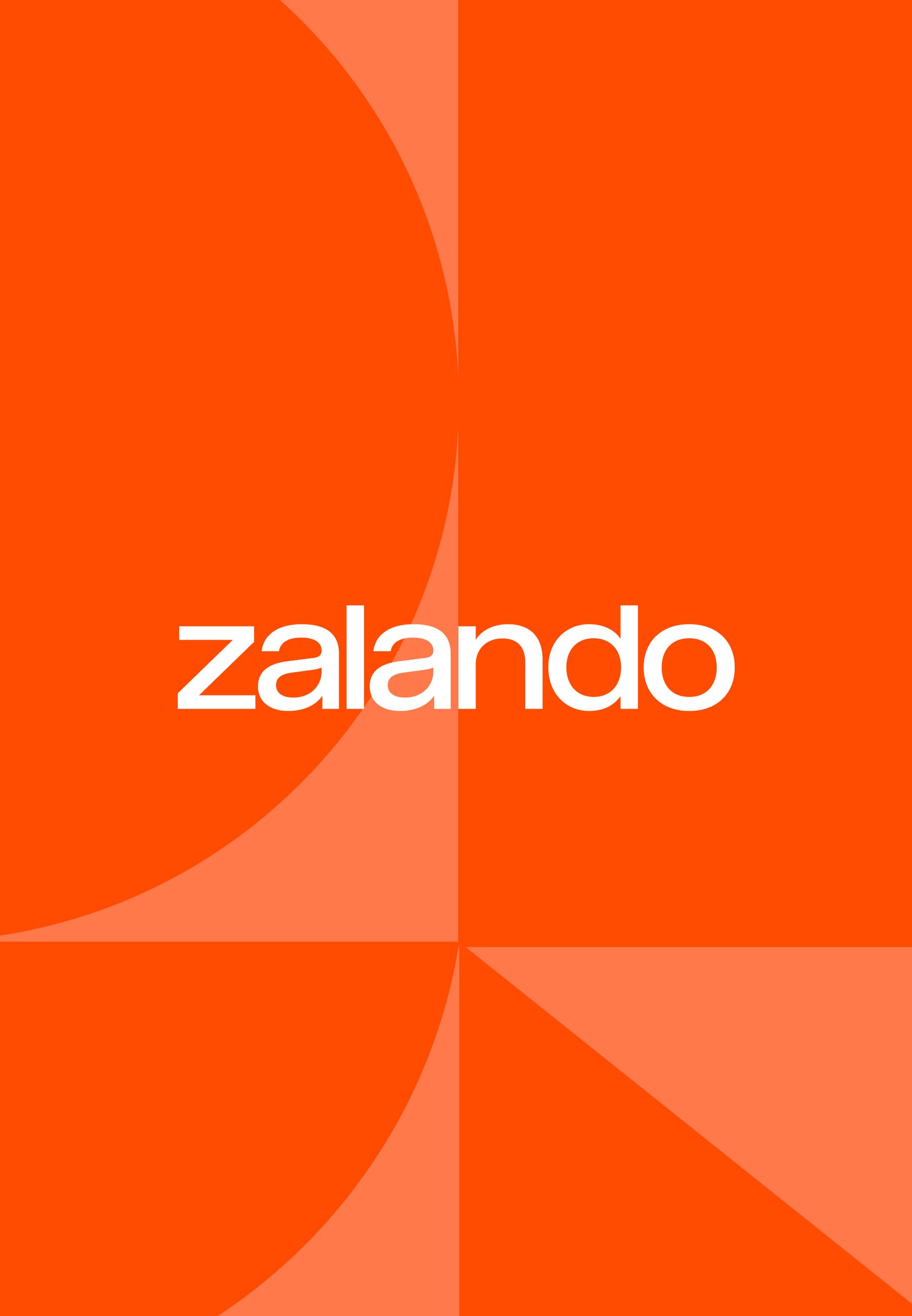 Zalando-logoen på en livlig oransje bakgrunn med geometriske former og kurver i varierende nyanser av oransje. Ren, moderne typografi.