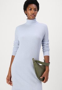 pure cashmere TURTLE NECK DRESS - Sarafanas - baby blue