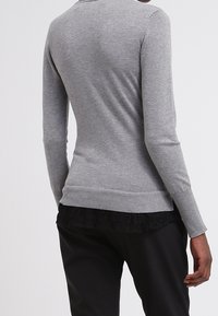 Morgan Neule - grey