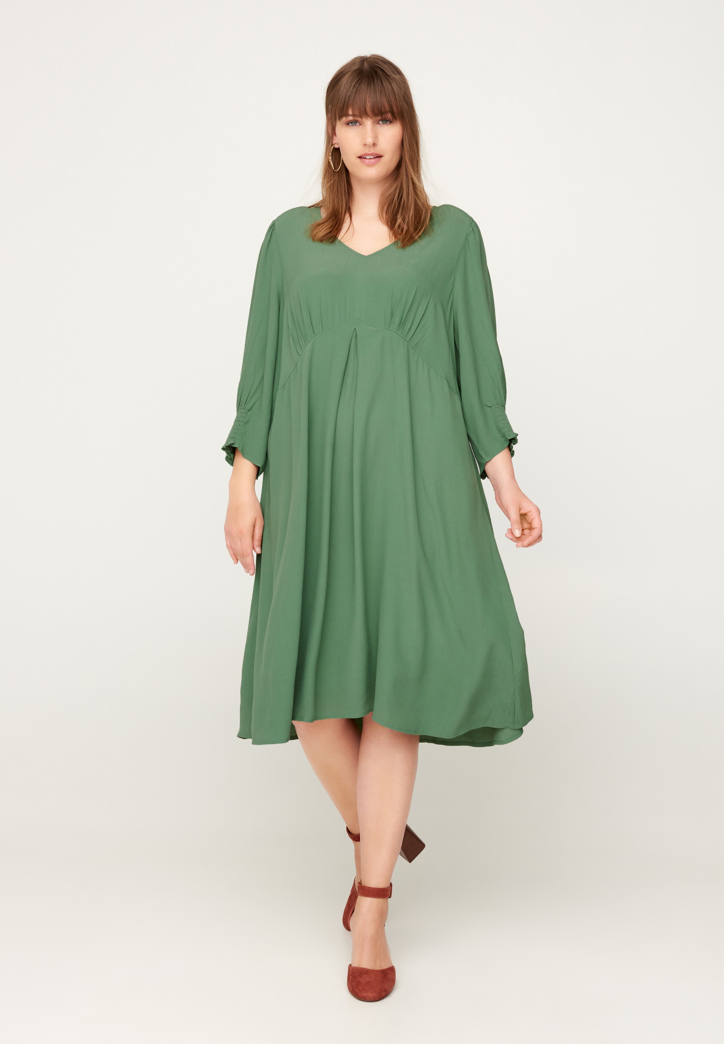 Zizzi Vardagsklänning green Zalando.se Zizzi 34 LENGTH Vardagsklänning black Zalando.se