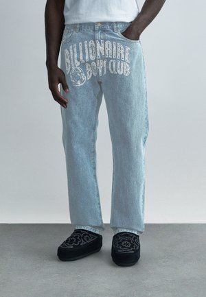 ARCH LOGO PANTS - Jeans Relaxed Fit - light blue