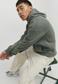 Jack & Jones JCOCLASSIC  zielony