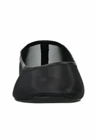 Ballerines noires en maille avec un bout rond et un design minimaliste. Présentent une construction lisse et flexible ainsi qu'un léger éclat sur le matériau.