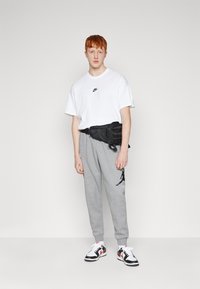 Jordan BASELINE PANT - Trainingsbroek - carbon heather/black