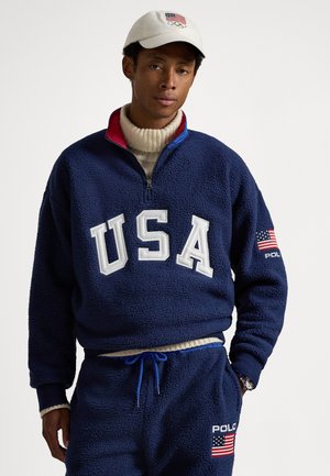 OLYMPICS RELAXED FIT FLAG FLEECE PULLOVER - Mikina - refined navy