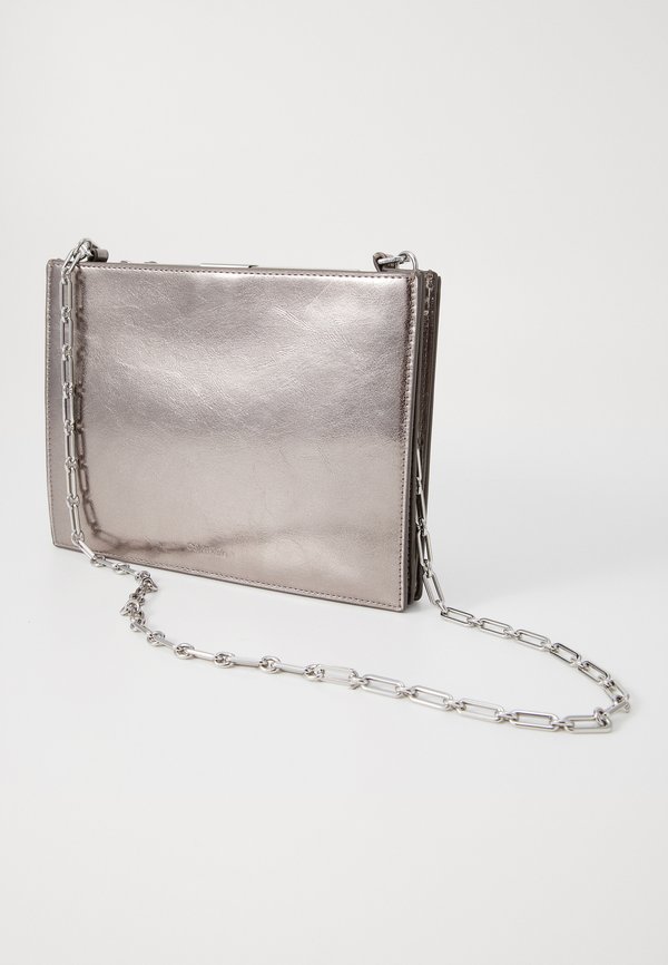 NIGHT SQUARE CROSSBODY SHINY - Cross body bag - silver3