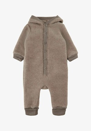 Ruskea fleece-haalarissa on huppu, edessä napitus, ribbed hihansuut ja pyöristetyt varpaat. Pehmeä rakenne ja yhtenäinen väri kauttaaltaan.
