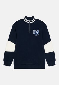 Pullover navy con zip a un quarto, colletto a righe bianche e navy, presenta una banda bianca sulle maniche e la scritta "USA" ricamata sul petto.