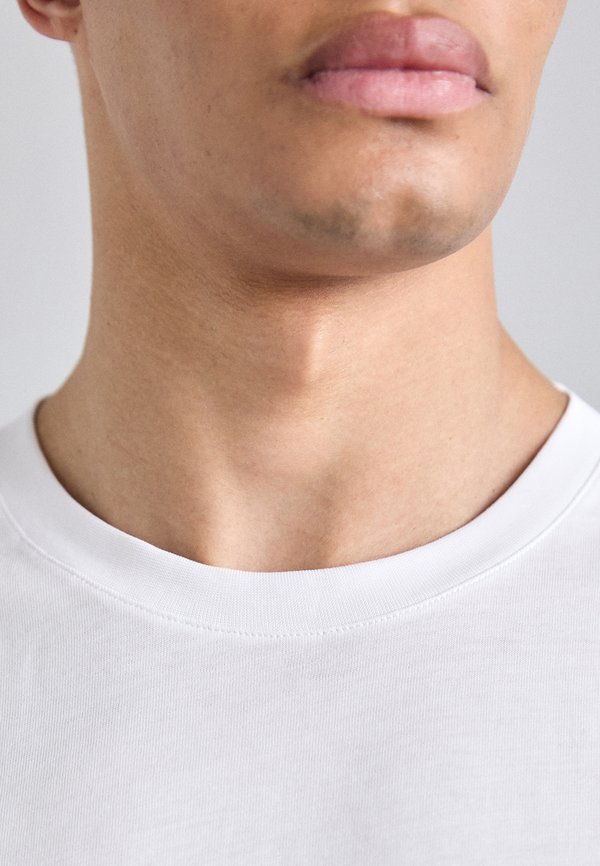 PRO - Basic T-shirt3