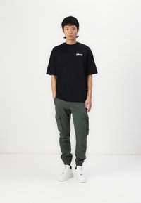 Jack & Jones JPSTPAUL FLAKE - Cargo trousers - urban chic