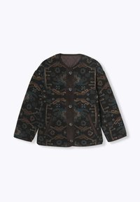 Veste en polaire avec une base marron foncé ornée de motifs floraux complexes en teal et marron, un col rond et cinq boutons de fermeture.