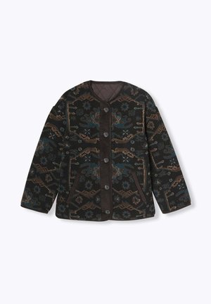 Veste en polaire avec une base marron foncé ornée de motifs floraux complexes en teal et marron, un col rond et cinq boutons de fermeture.