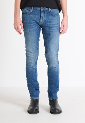 ICONIC LOOK - Jeans Tapered Fit - blue denim