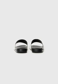 EA7 Emporio Armani WATER SPORTS UNISEX - Baseino šlepetės - black/white