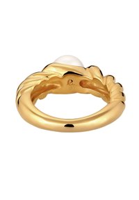 Bague en or avec un anneau texturé orné d'accents en spirale et une perle blanche centrale, présentant une finition brillante et un intérieur lisse.