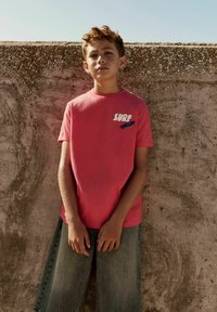 Next REGULAR FIT - SIMPLE SHORT SLEEVE - Printtipaita - red surf