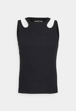 Haut sans manches noir avec découpes aux épaules, fabriqué en tissu doux. Il présente un col rond et une silhouette ajustée. Étiquette de marque au niveau du cou.