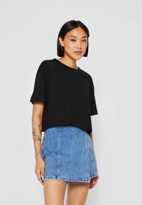 Urban Classics - LADIES SHORT OVERSIZED TEE - Lihtne T-särk - black Väikepilt 1