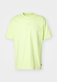 Neon gul t-shirt med kort ärm i bomull. Har en liten, tonad Nike-logga på bröstet och en avslappnad passform.