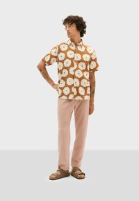 Thinking Mu TOM - Overhemd - light brown