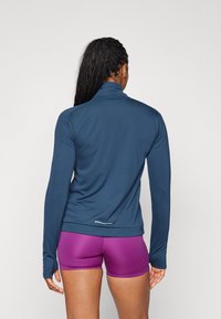 Nike Performance Top dugih rukava - armory navy/bright cactus